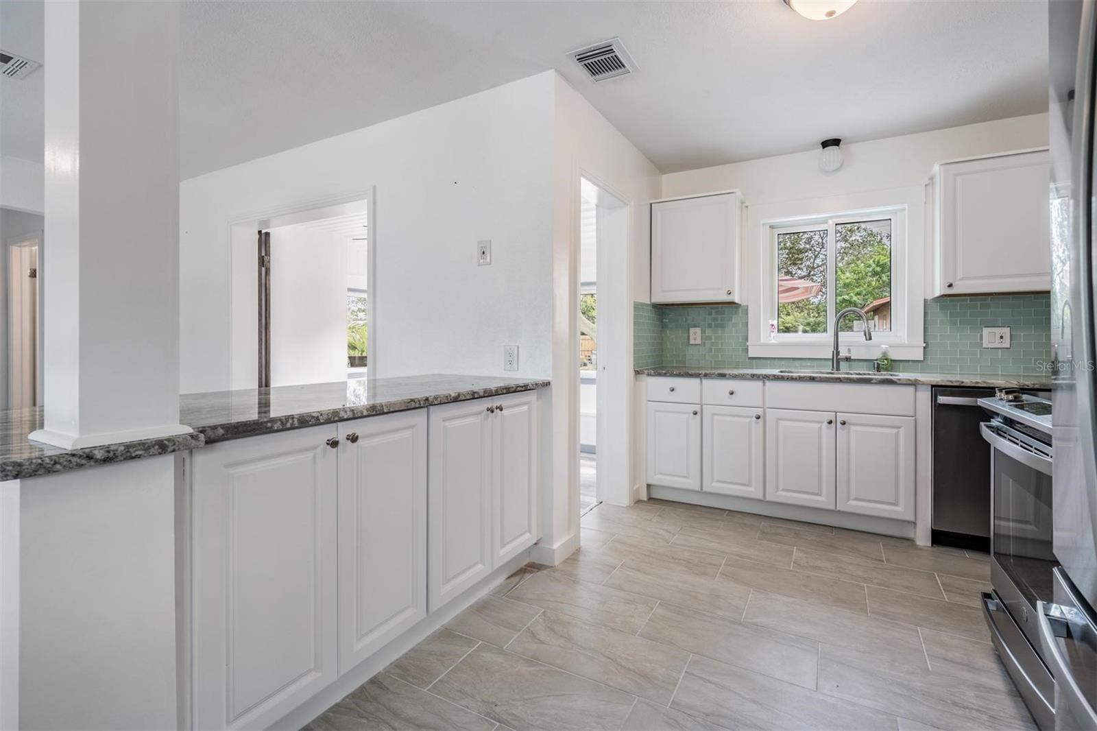 14704 SUNSET DR — photo 11