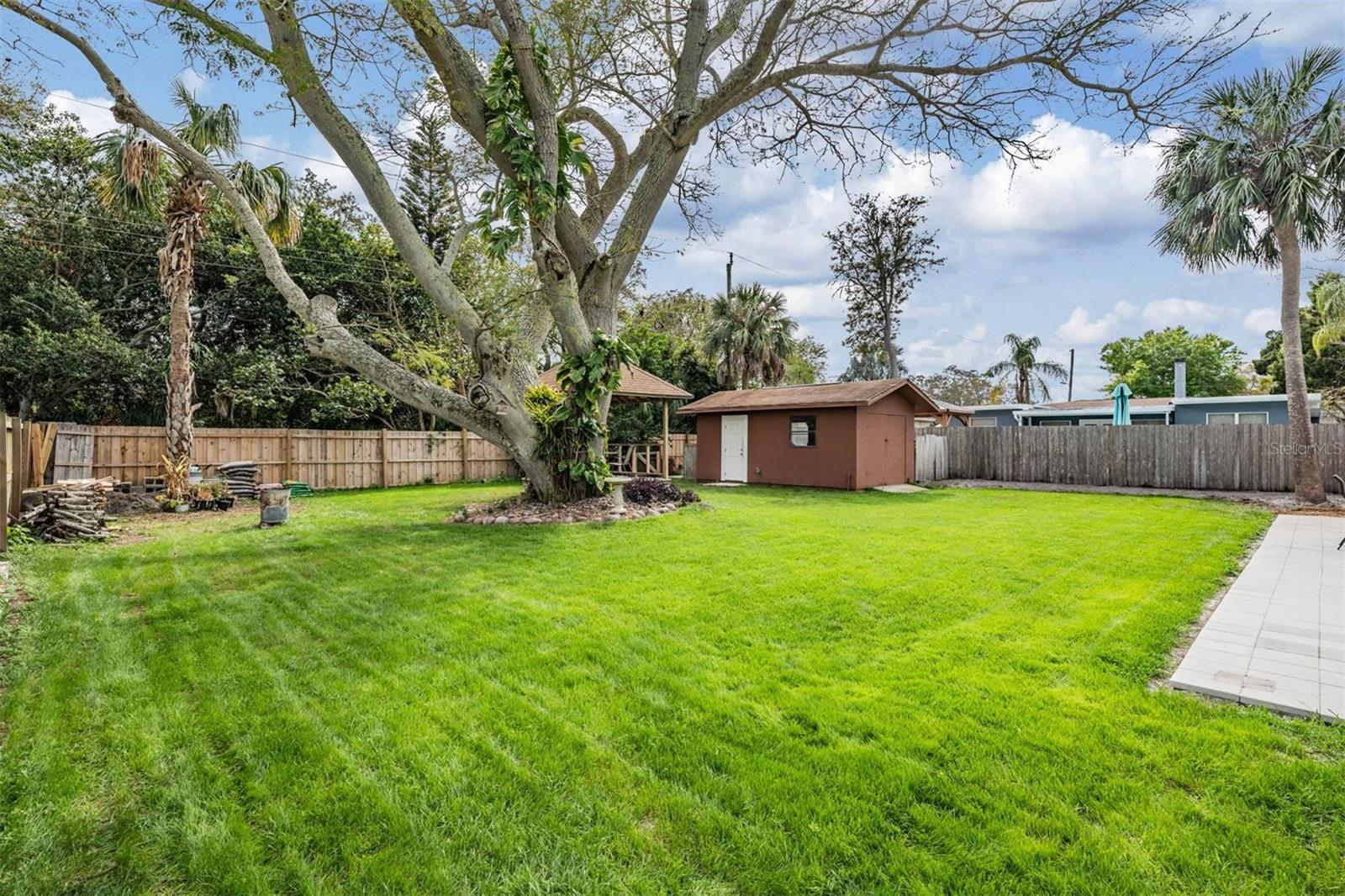 14704 SUNSET DR — photo 42