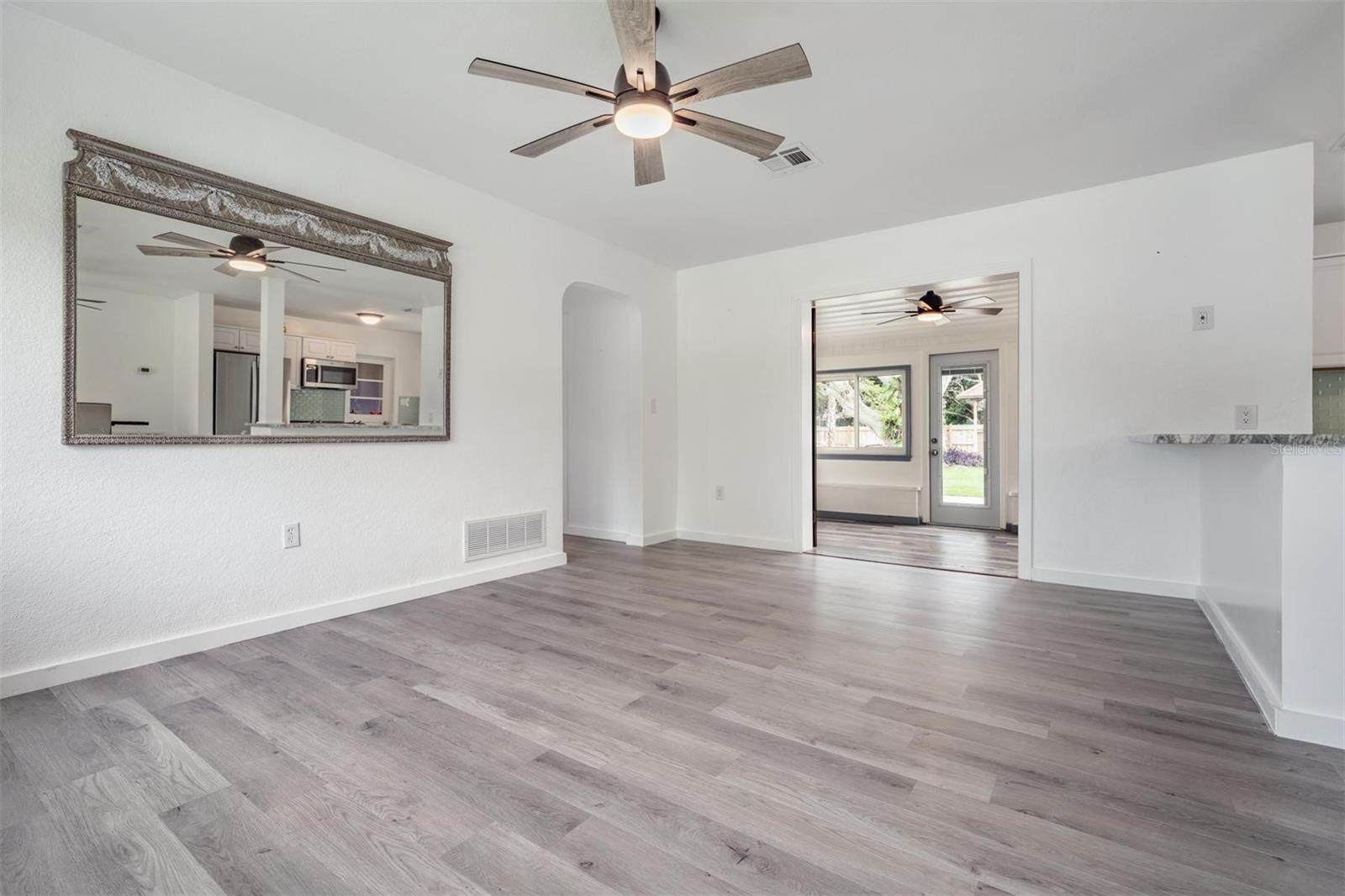 14704 SUNSET DR — photo 16