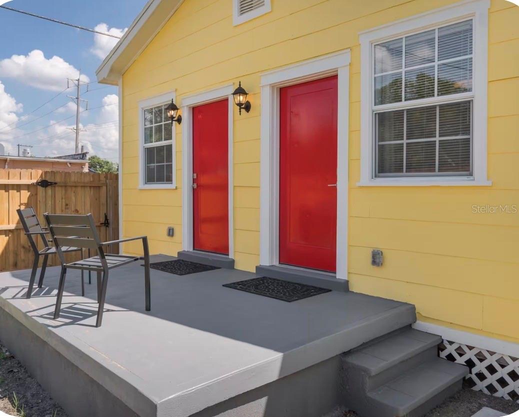 2012 N ARMENIA AVE #A/B — photo 6