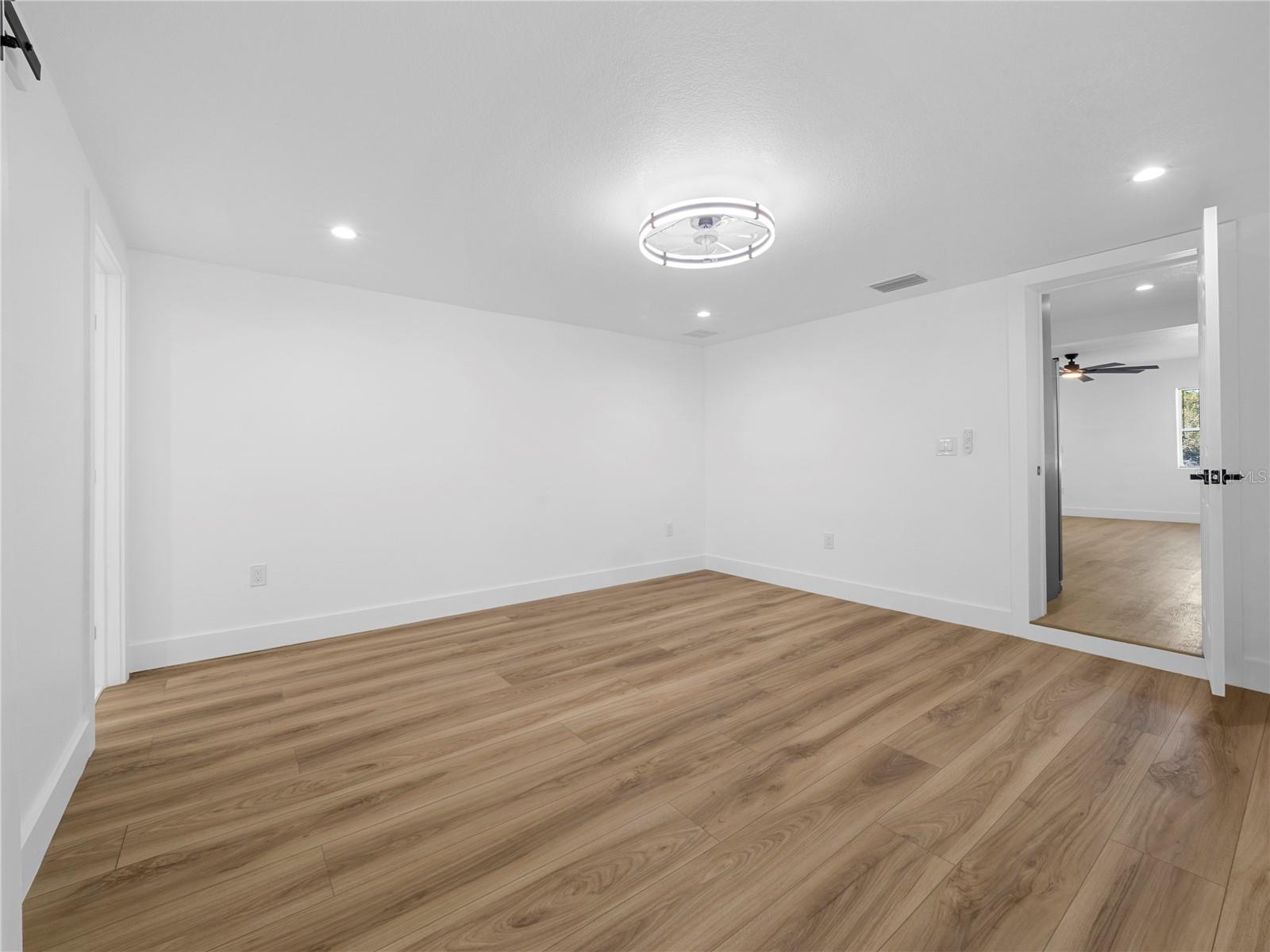 7305 N TALIAFERRO AVE — photo 38