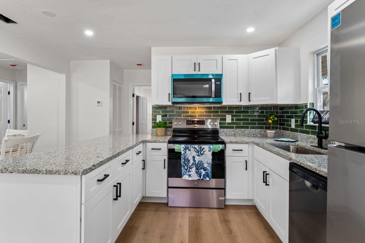 2929 EMERSON AVE S — photo 10
