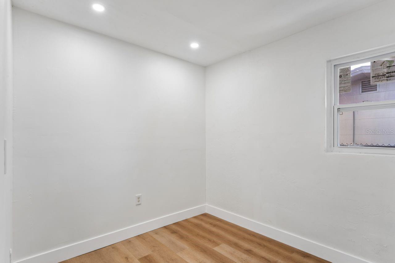 2929 EMERSON AVE S — photo 27