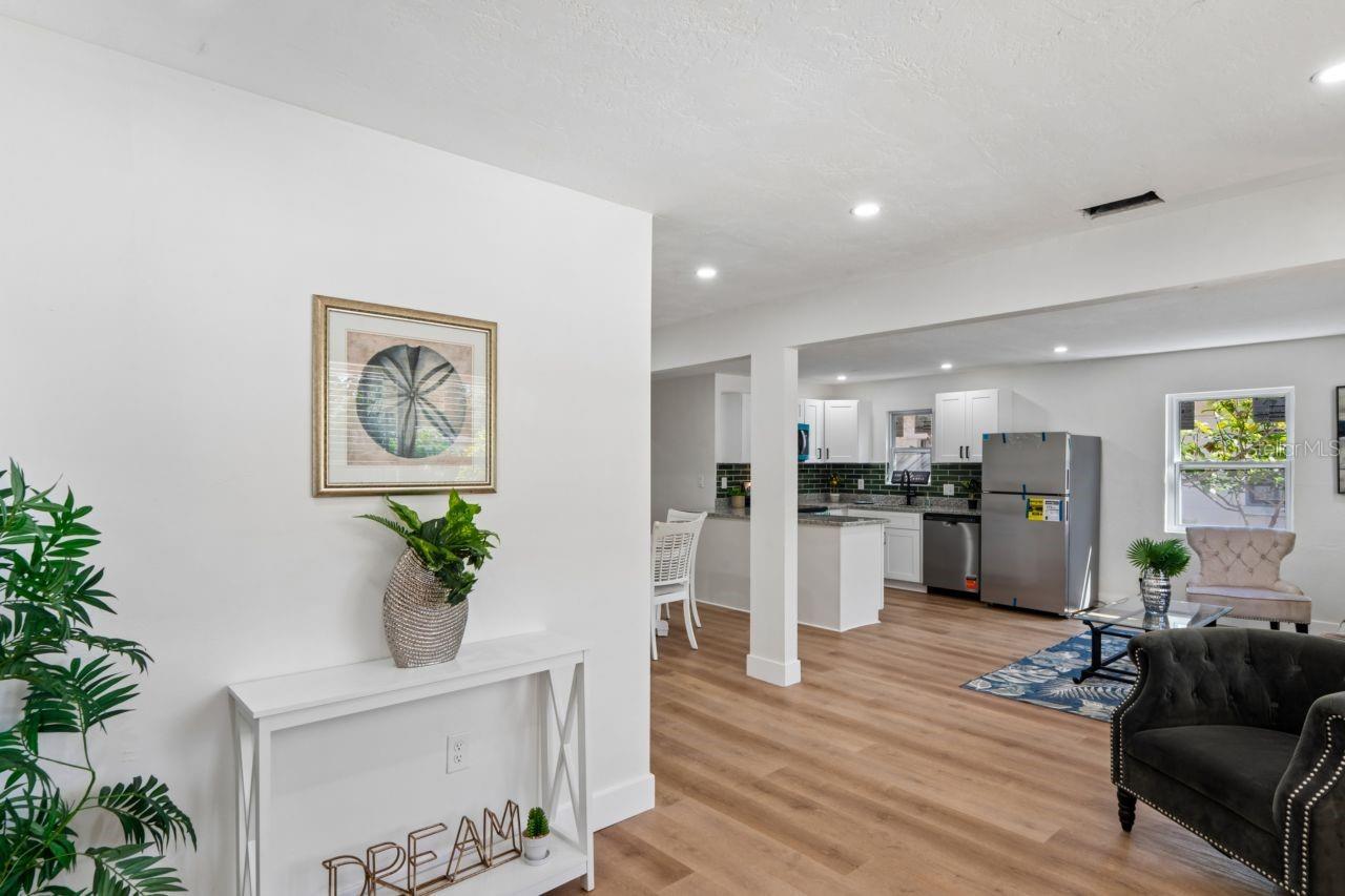 2929 EMERSON AVE S — photo 4