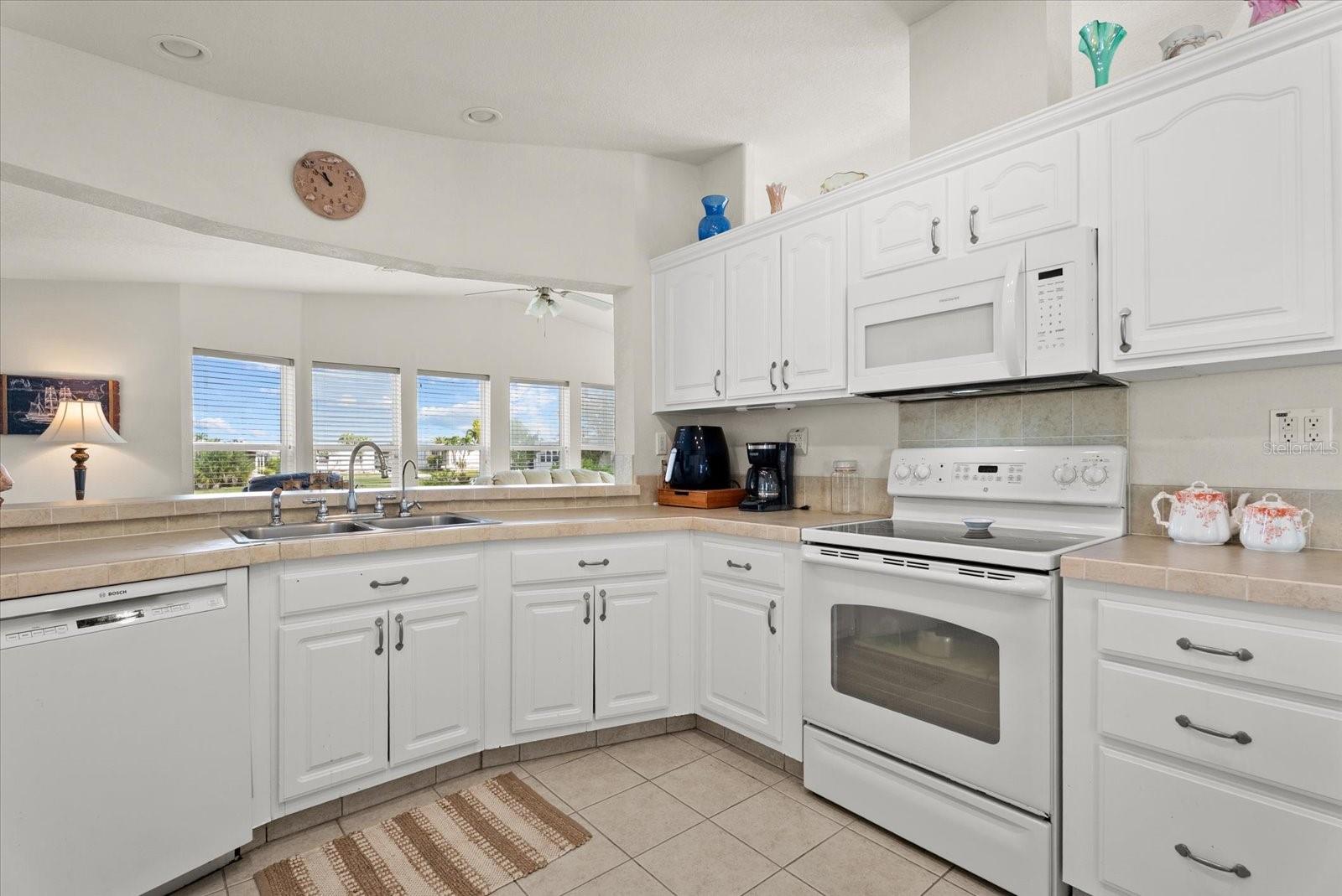 636 BLACKBURN BLVD — photo 12