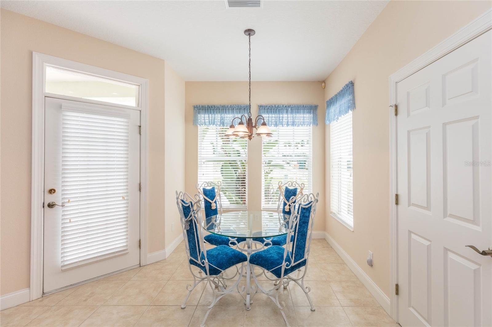 320 IBISVIEW LN — photo 17
