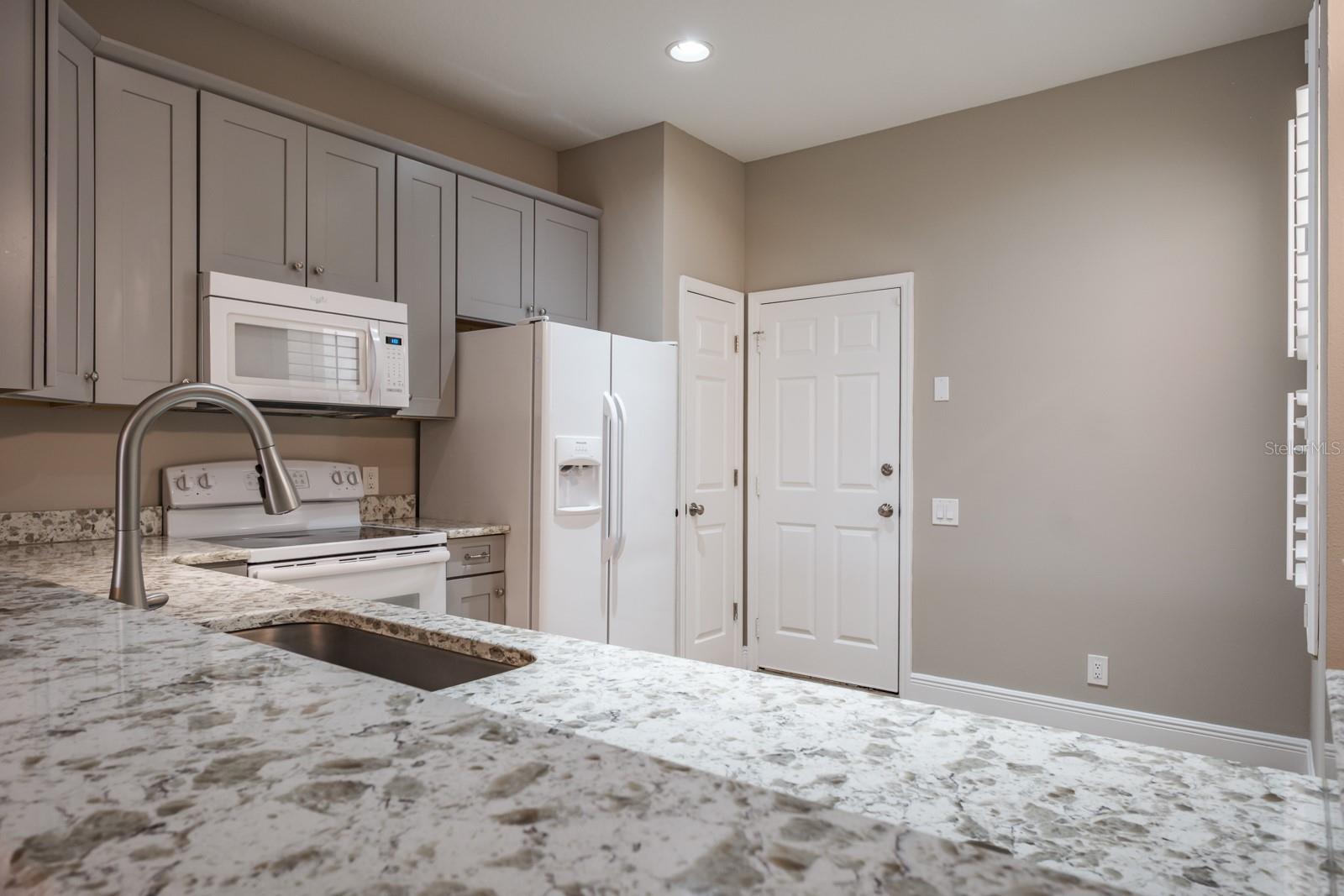 3298 COVERED BRIDGE DR W — photo 17