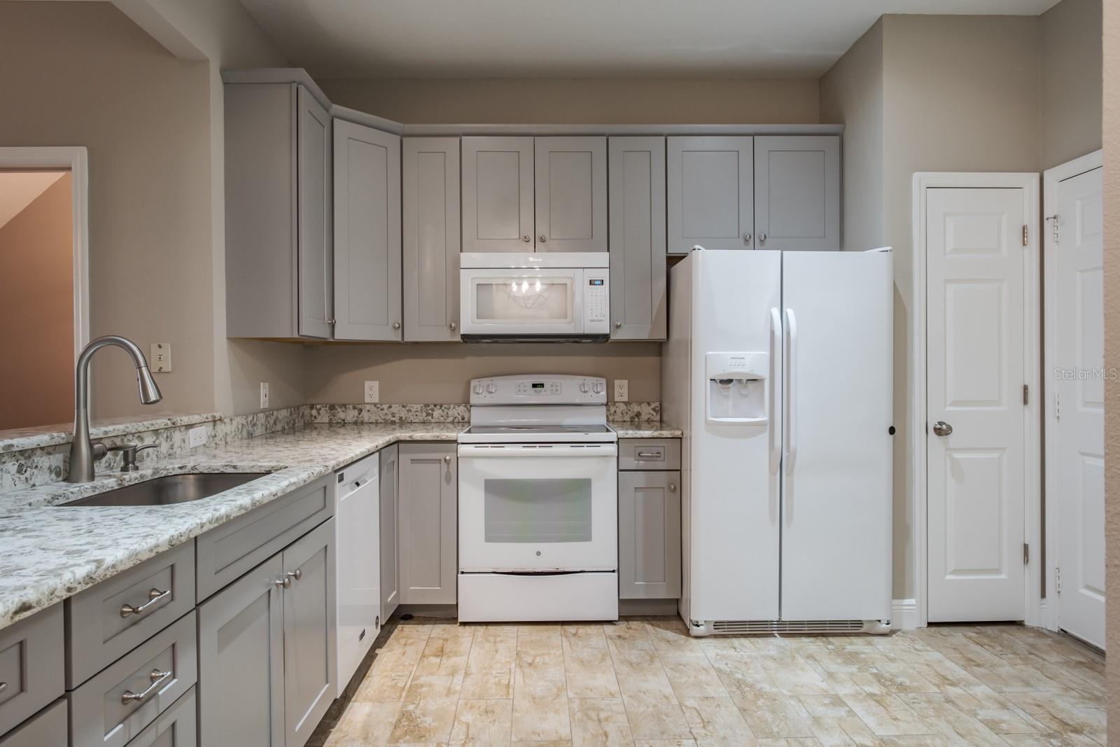 3298 COVERED BRIDGE DR W — photo 18