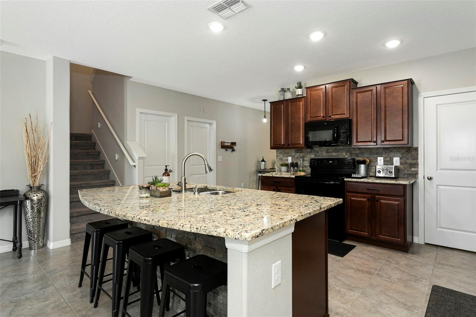 128 CASCADE BEND DR — photo 29