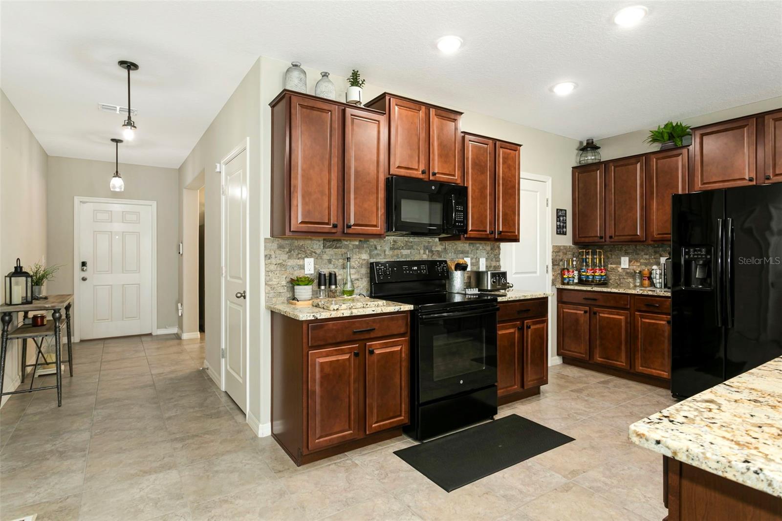 128 CASCADE BEND DR — photo 25
