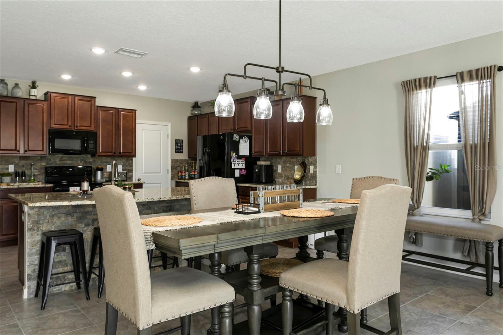 128 CASCADE BEND DR — photo 31