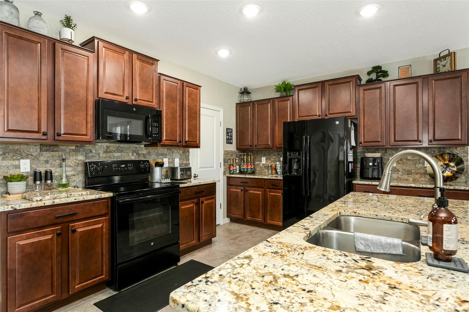 128 CASCADE BEND DR — photo 26