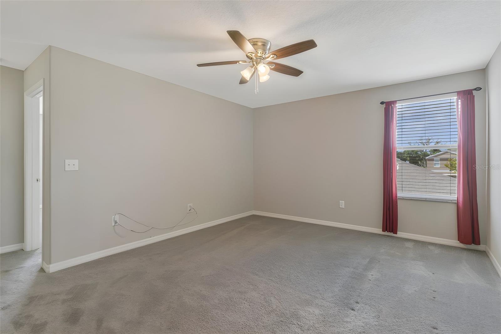128 CASCADE BEND DR — photo 34