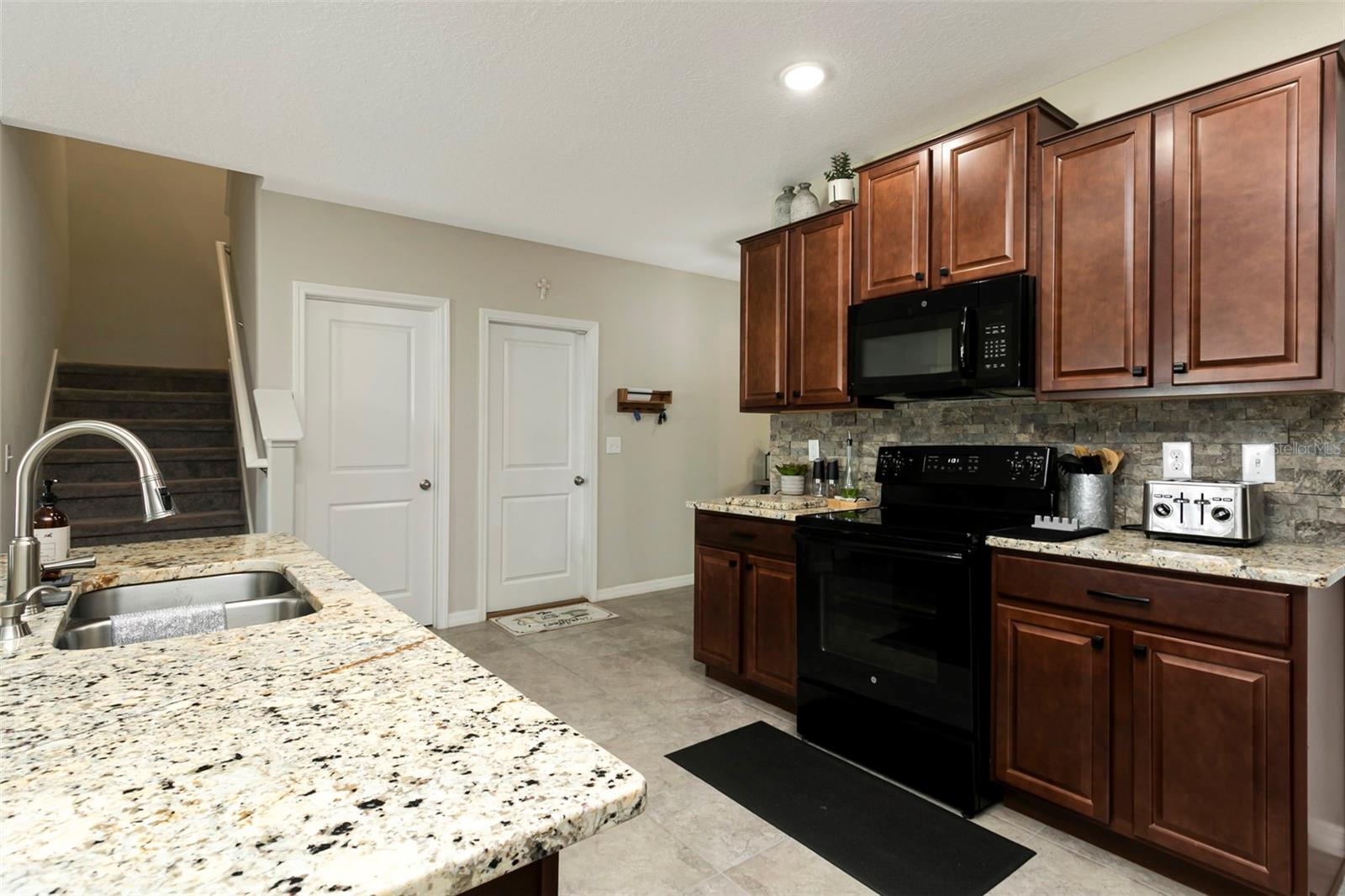 128 CASCADE BEND DR — photo 28