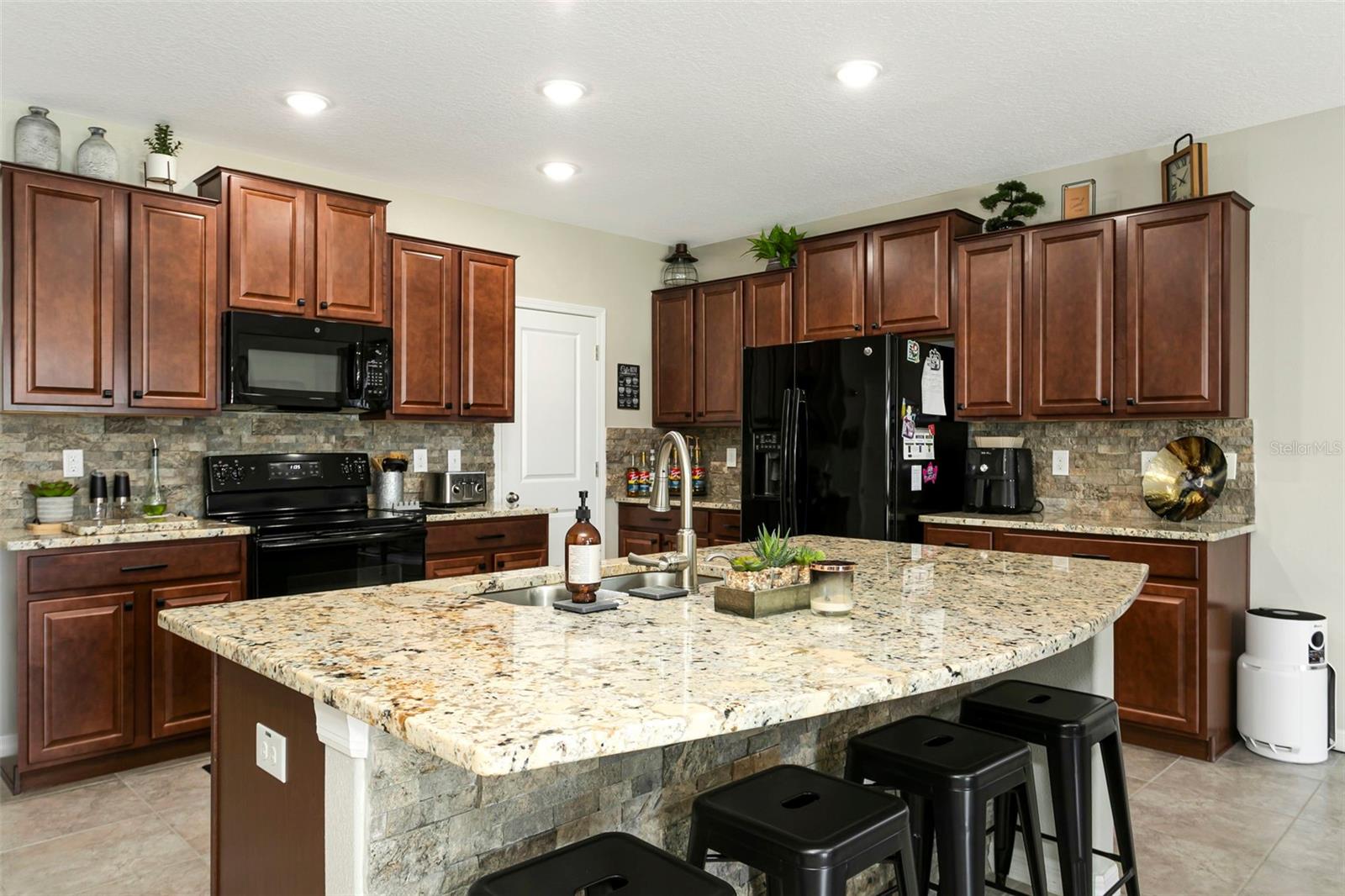 128 CASCADE BEND DR — photo 30