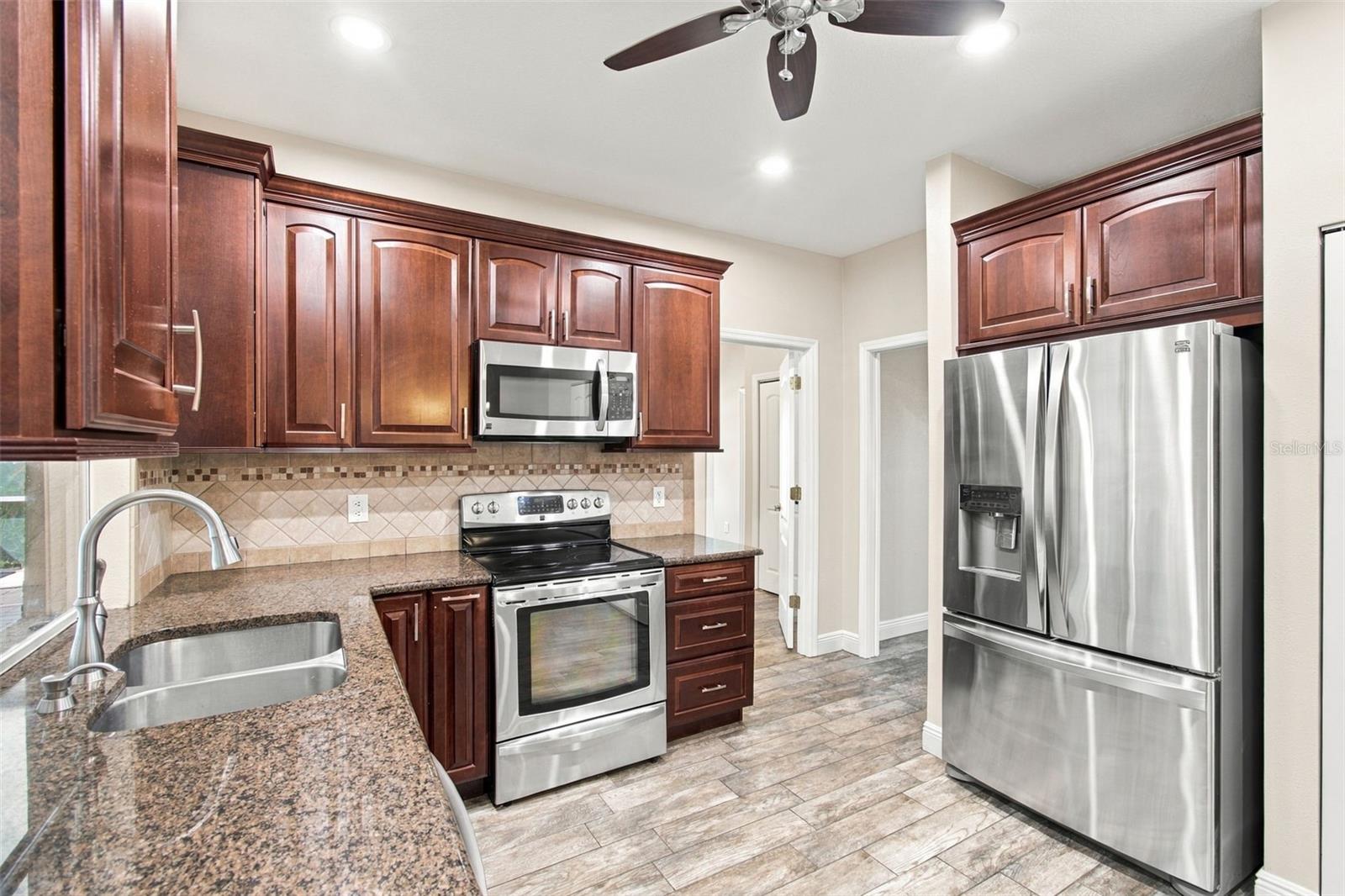 7700 CYPRESS TRACE CT — photo 32