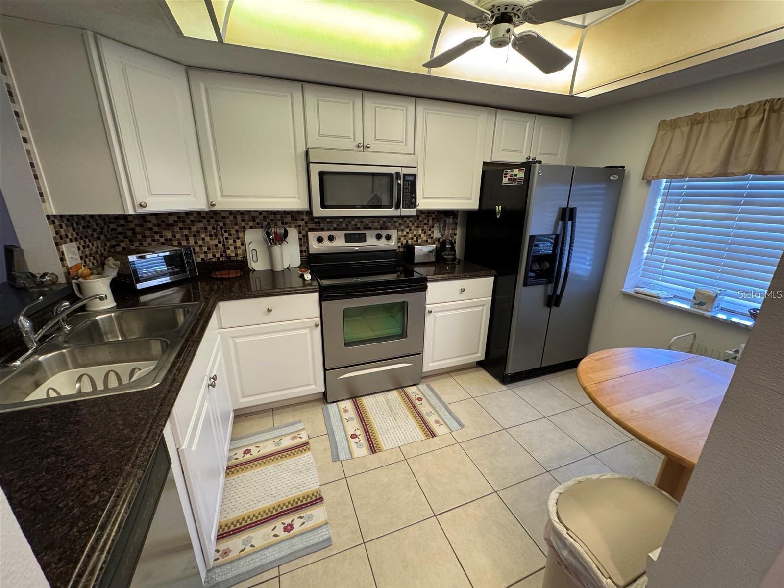 365 THREE LAKES LN #L — photo 2