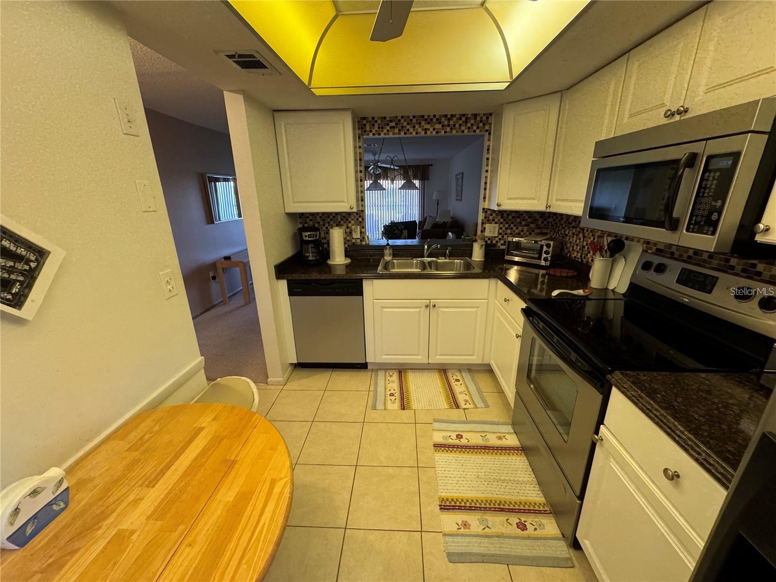 365 THREE LAKES LN #L — photo 3