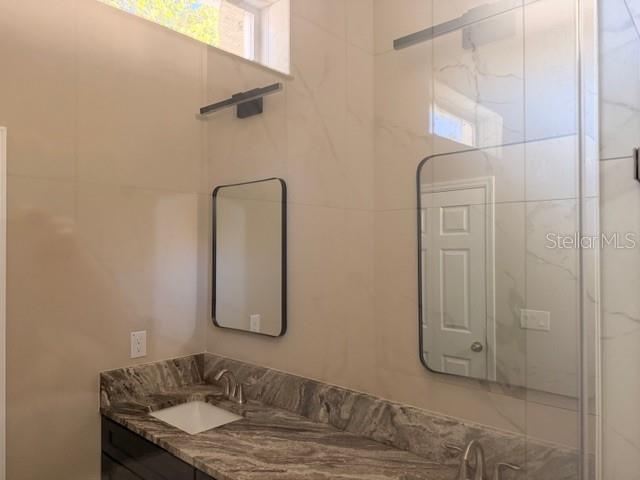 3204 E COLUMBUS DR — photo 15