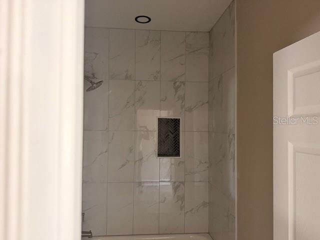 3204 E COLUMBUS DR — photo 10