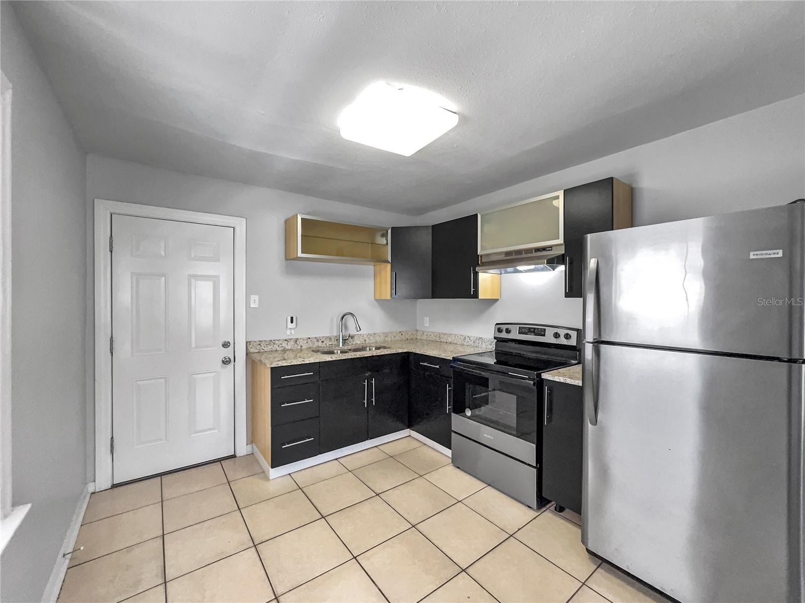 3110 W HARTNETT AVE — photo 3