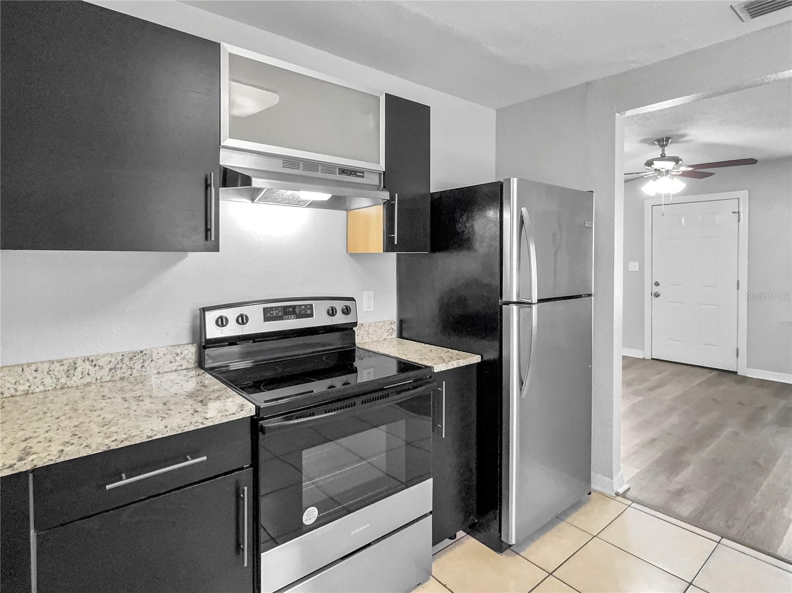 3110 W HARTNETT AVE — photo 2