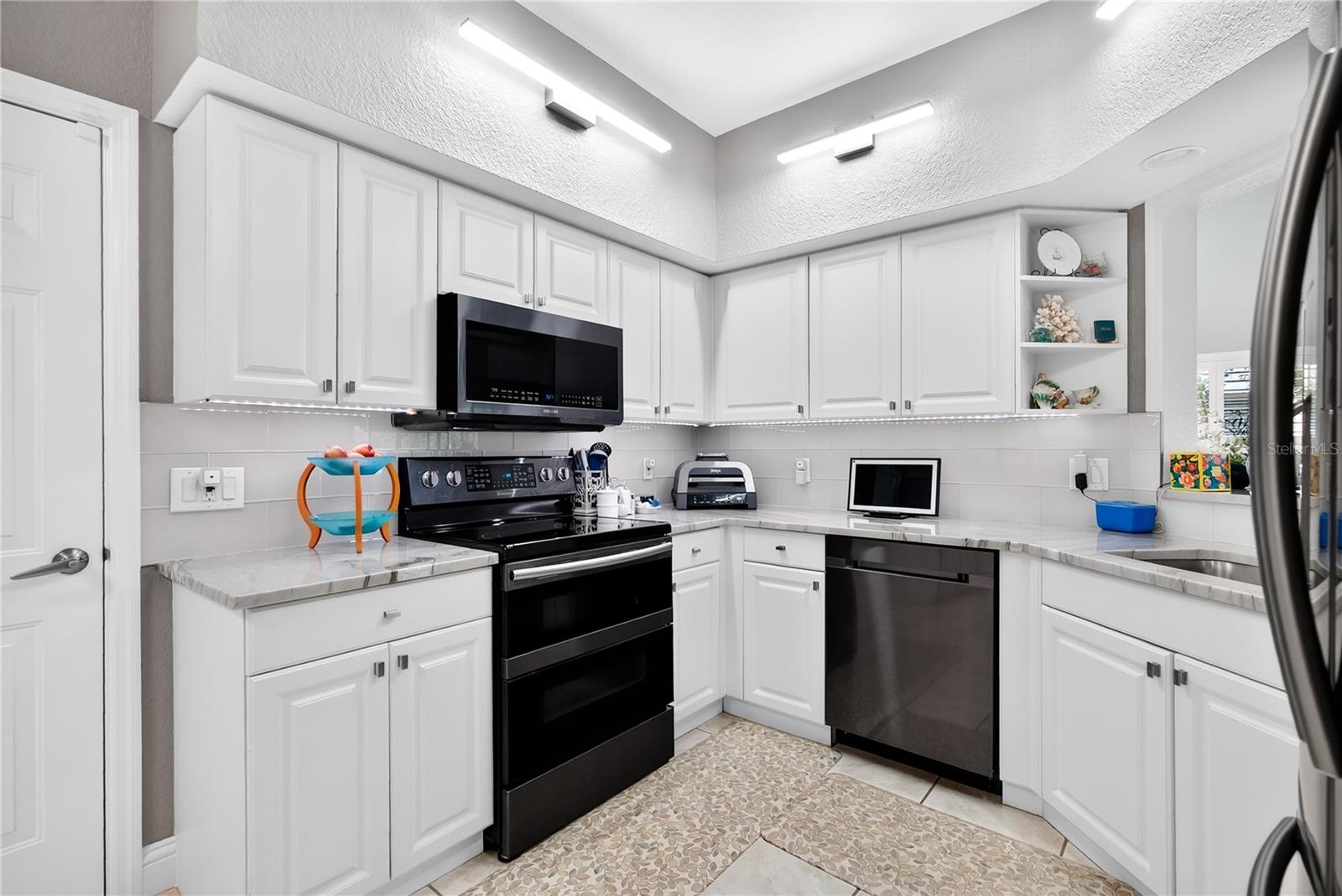 7685 SWEETBAY CIR #NA — photo 14