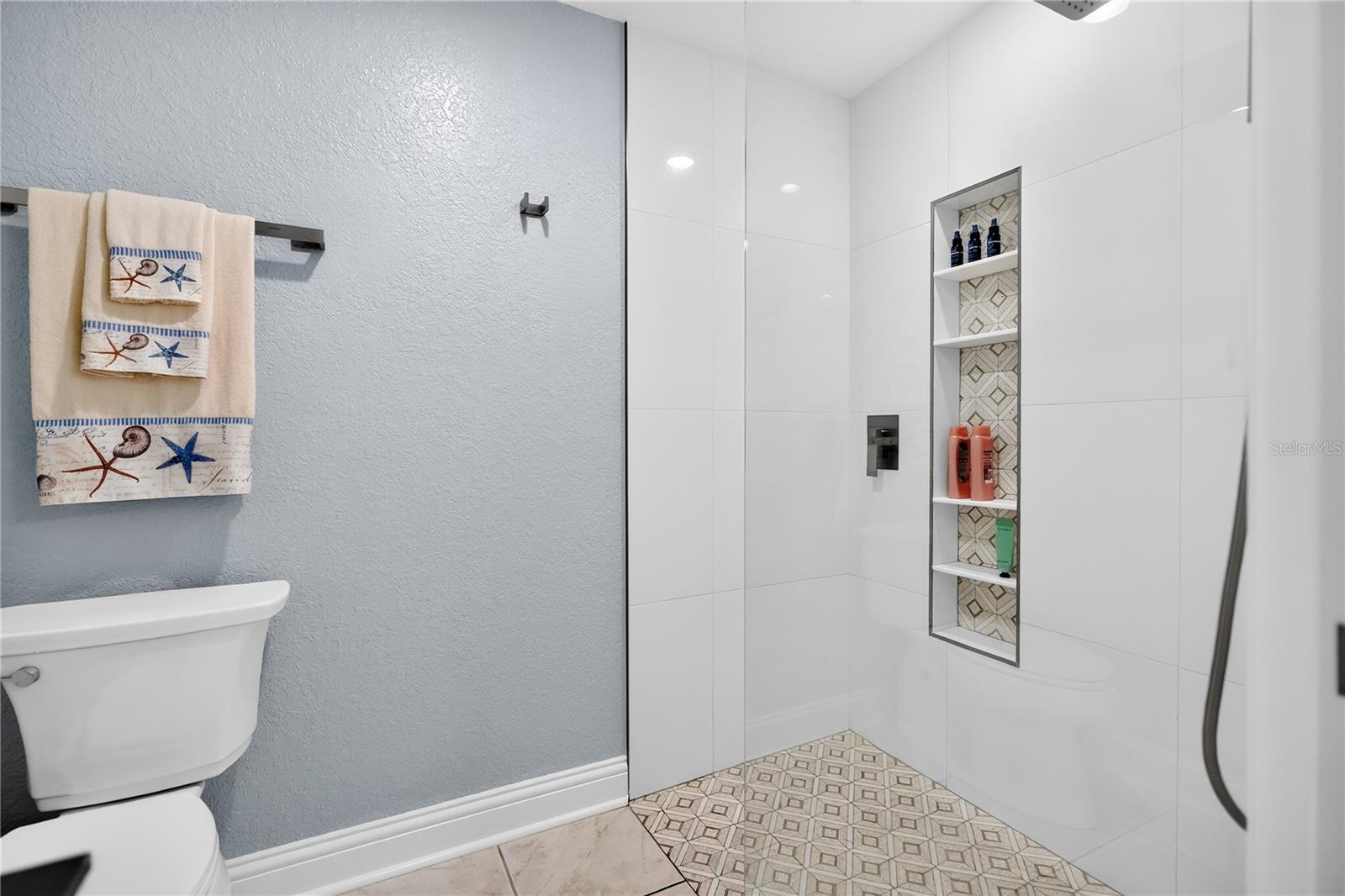 7685 SWEETBAY CIR #NA — photo 18