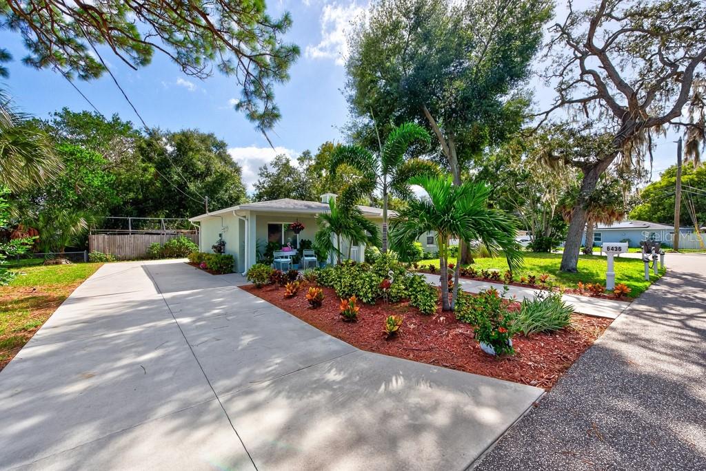 6436 LAMBERT LN — photo 44