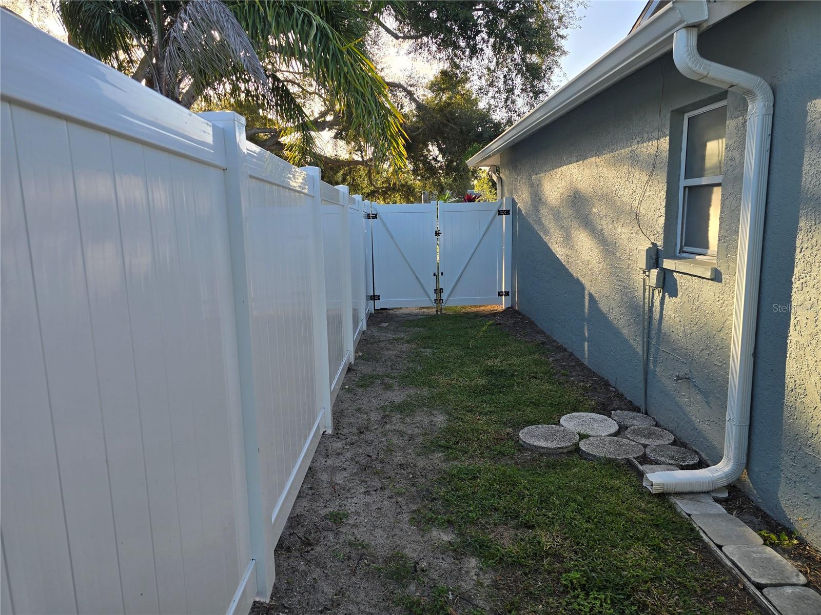 1007 VINEYARD CT — photo 16