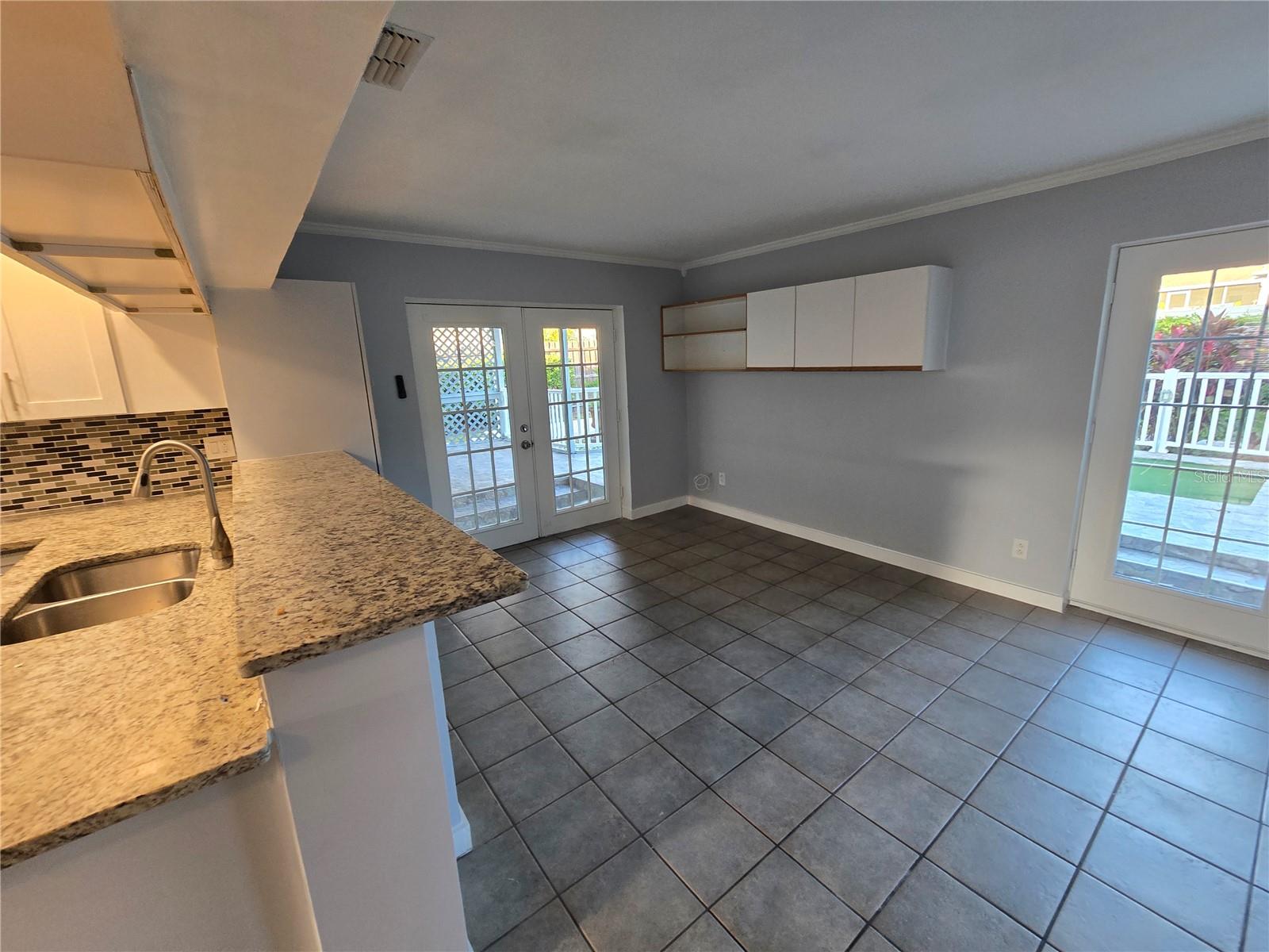 1007 VINEYARD CT — photo 14