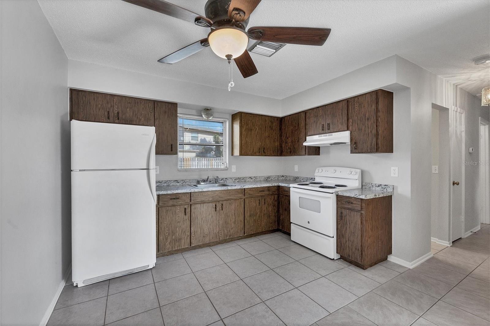 220 COLONIA LN E — photo 12