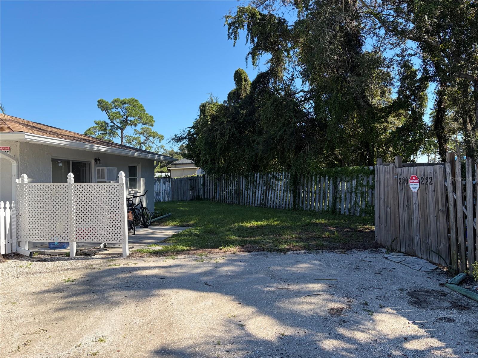 220 COLONIA LN E — photo 36