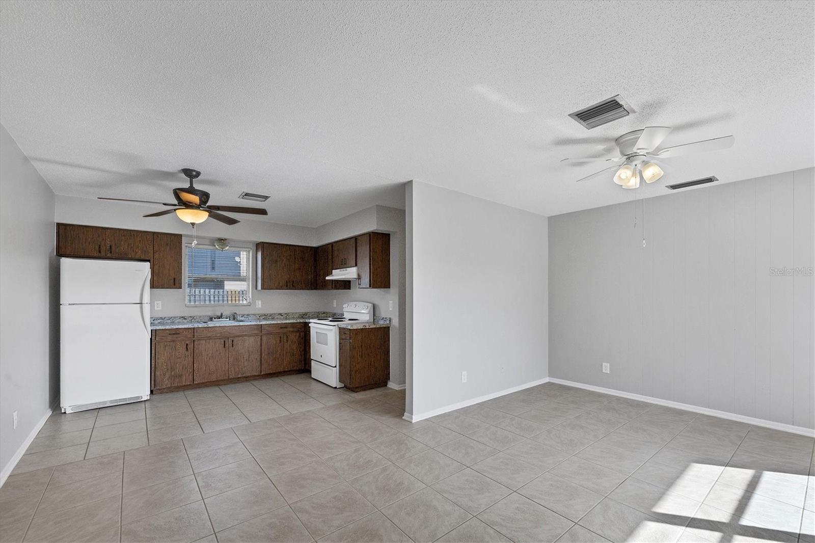 220 COLONIA LN E — photo 11
