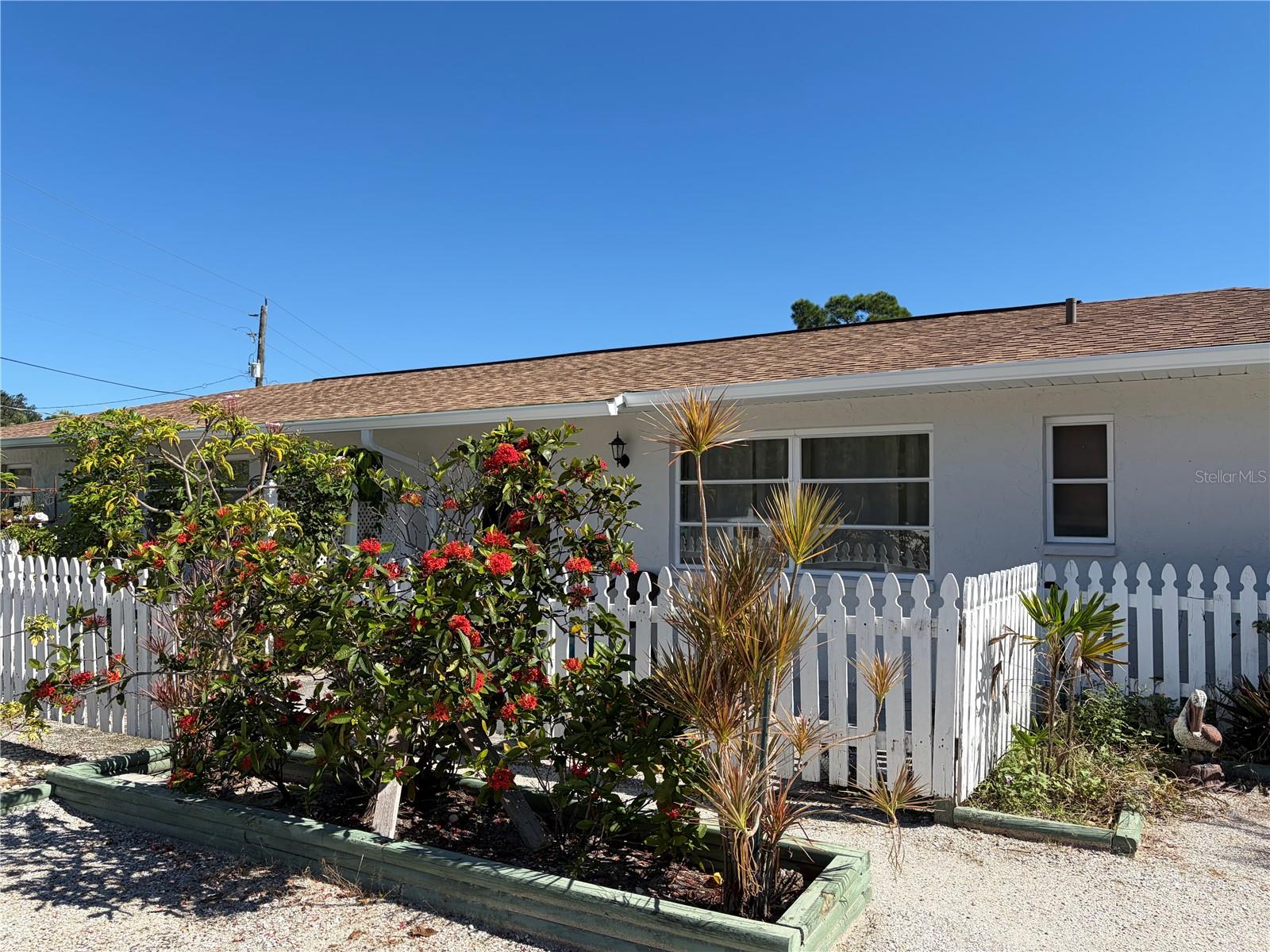 220 COLONIA LN E — photo 2