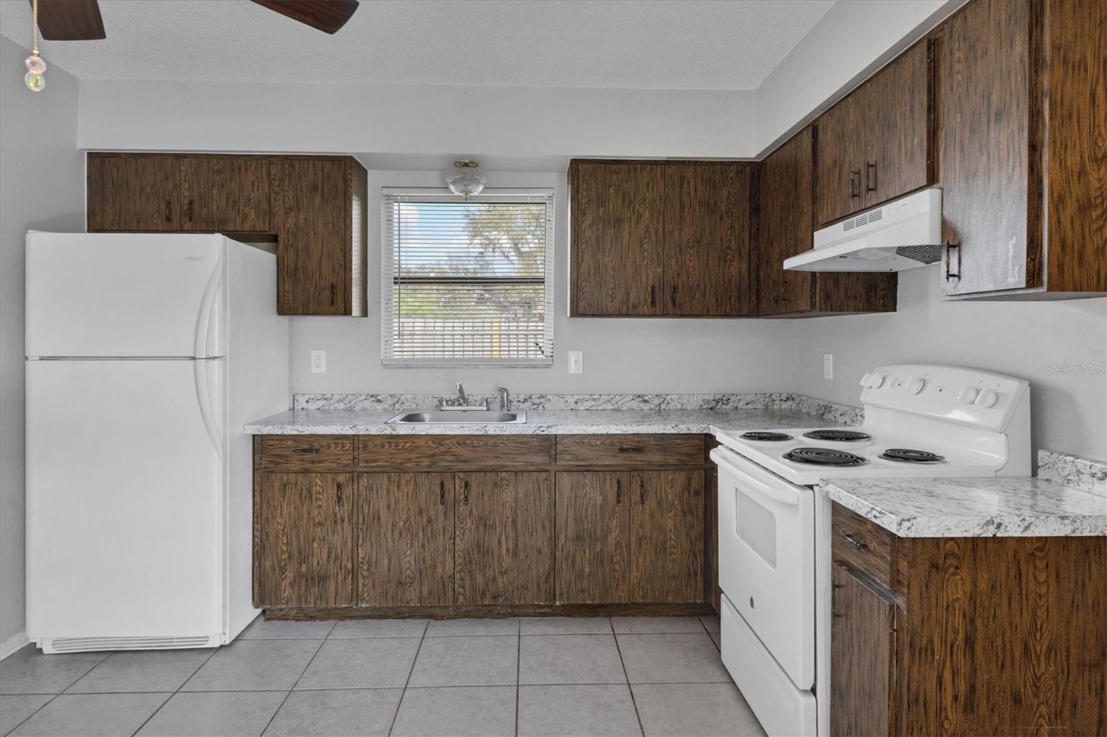220 COLONIA LN E — photo 31