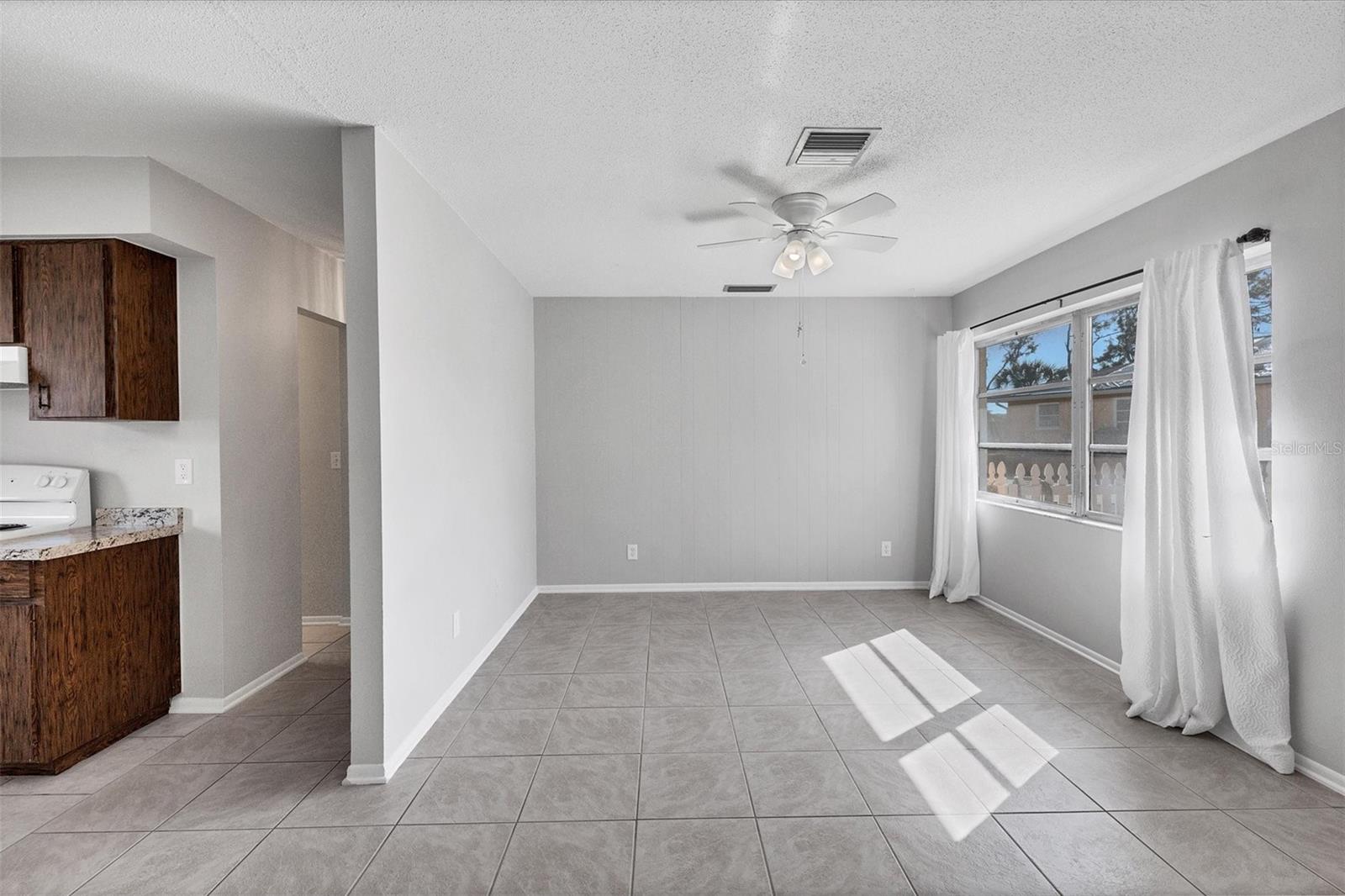 220 COLONIA LN E — photo 10