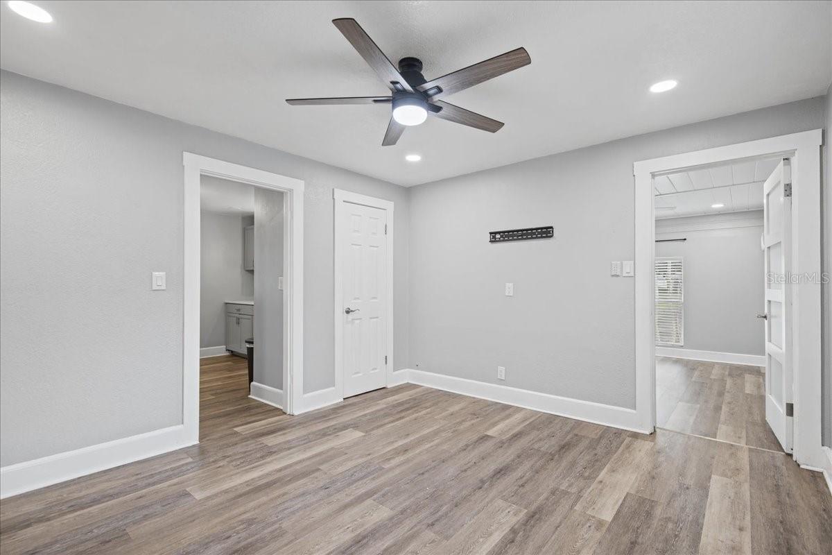 257 14TH ST NW — photo 9