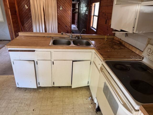 4825 VICTORIA AVE — photo 8