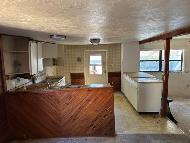 4825 VICTORIA AVE — photo 10