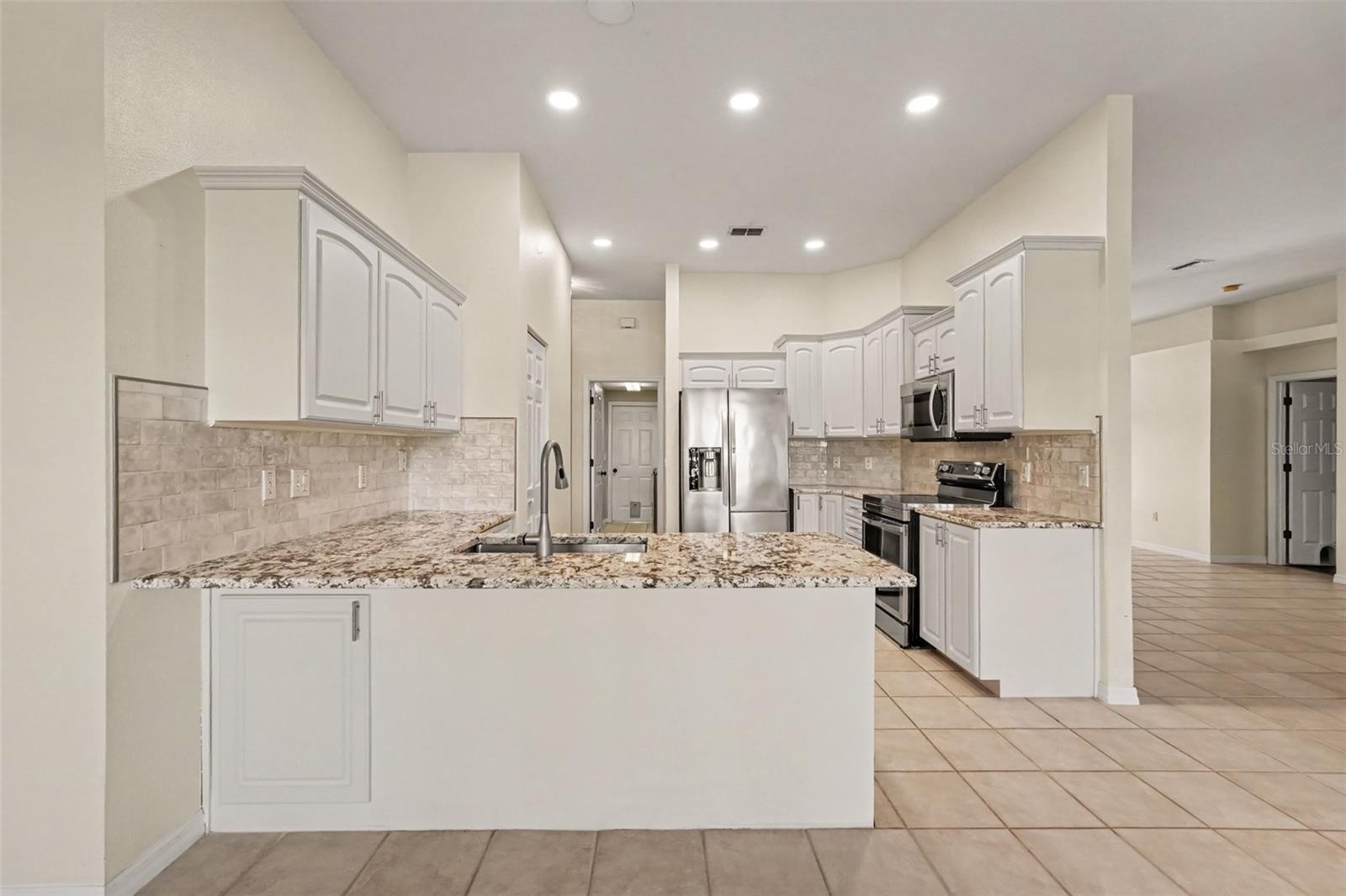 12339 ROSELAND DR — photo 16