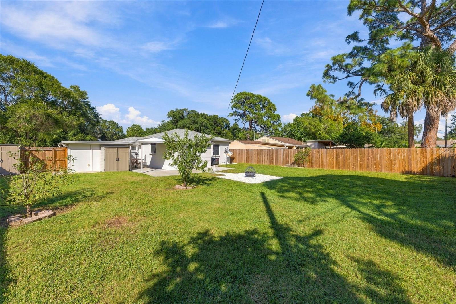 1548 CANTERBURY RD N — photo 28