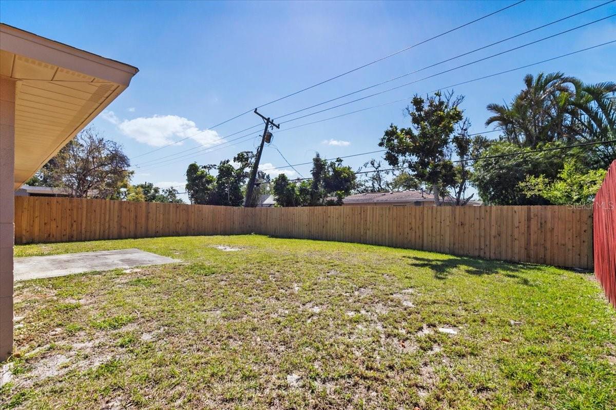 404 BRIARWOOD RD — photo 18