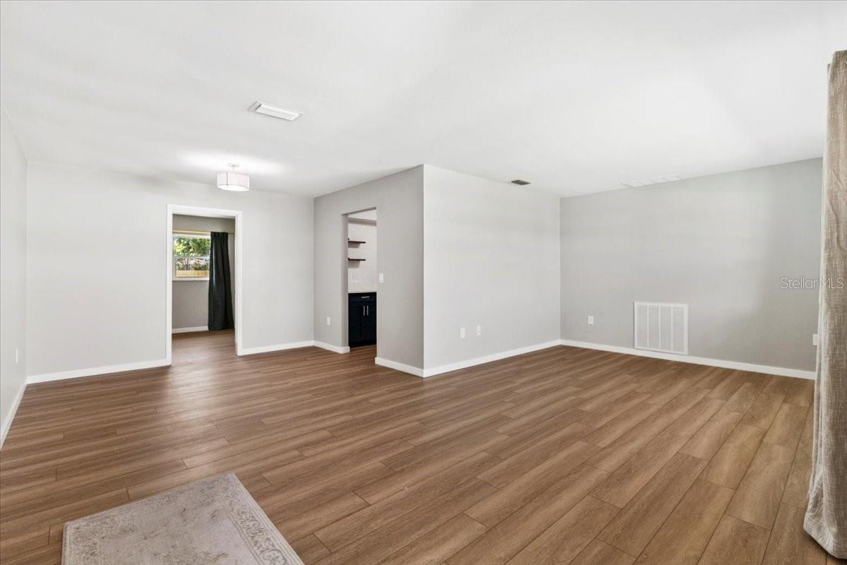 404 BRIARWOOD RD — photo 3