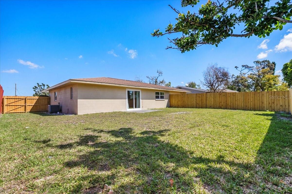 404 BRIARWOOD RD — photo 17