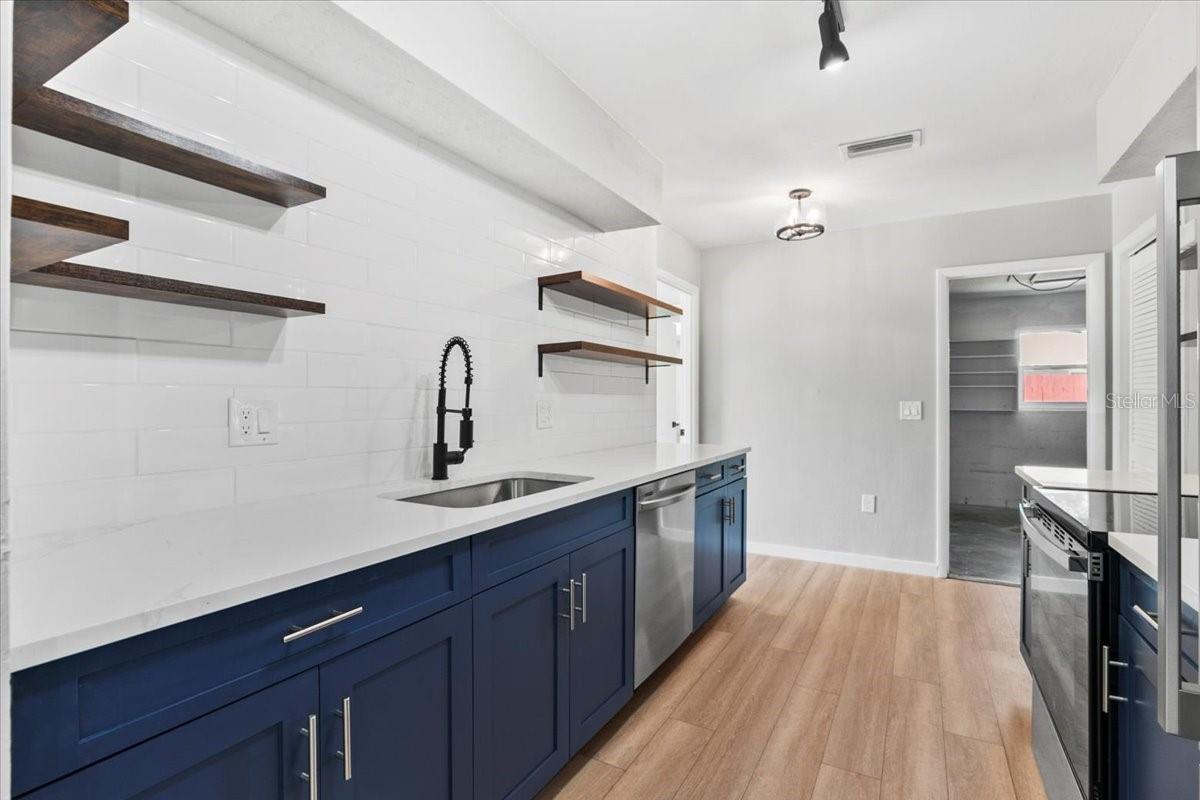404 BRIARWOOD RD — photo 9