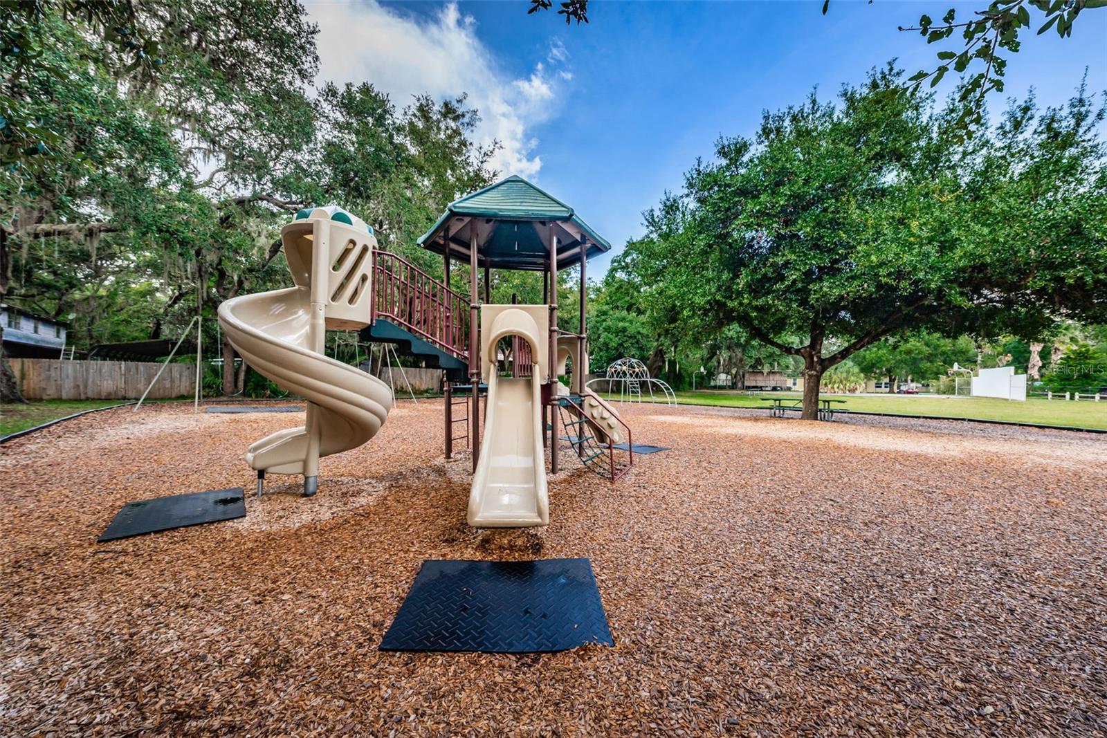 1916 BEACHWAY LN — photo 97