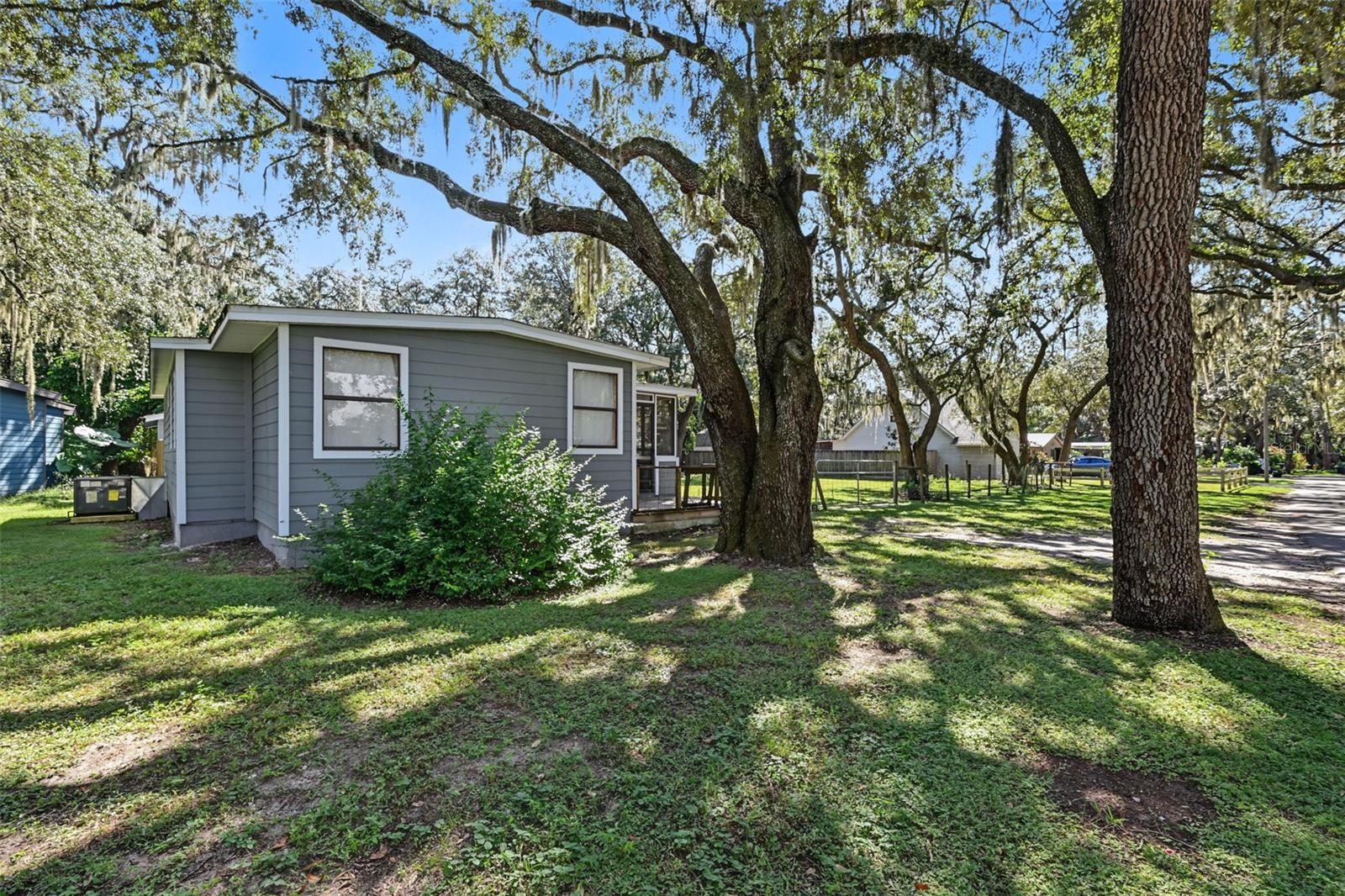 1916 BEACHWAY LN — photo 4