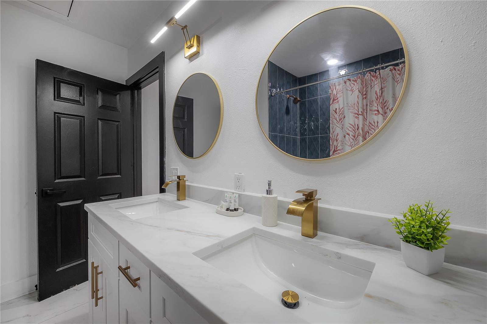 2118 S VENUS ST — photo 15