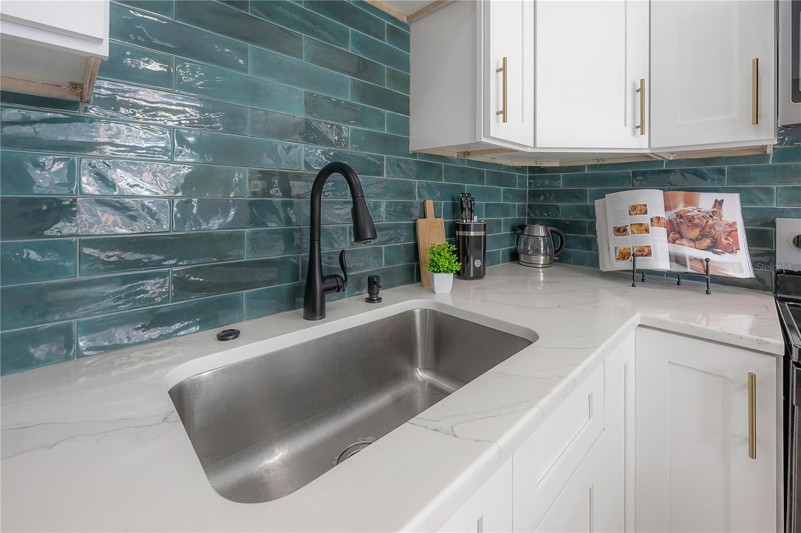 2118 S VENUS ST — photo 6